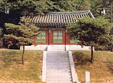 交流のきっかけとなった恩山　別神堂（韓国）